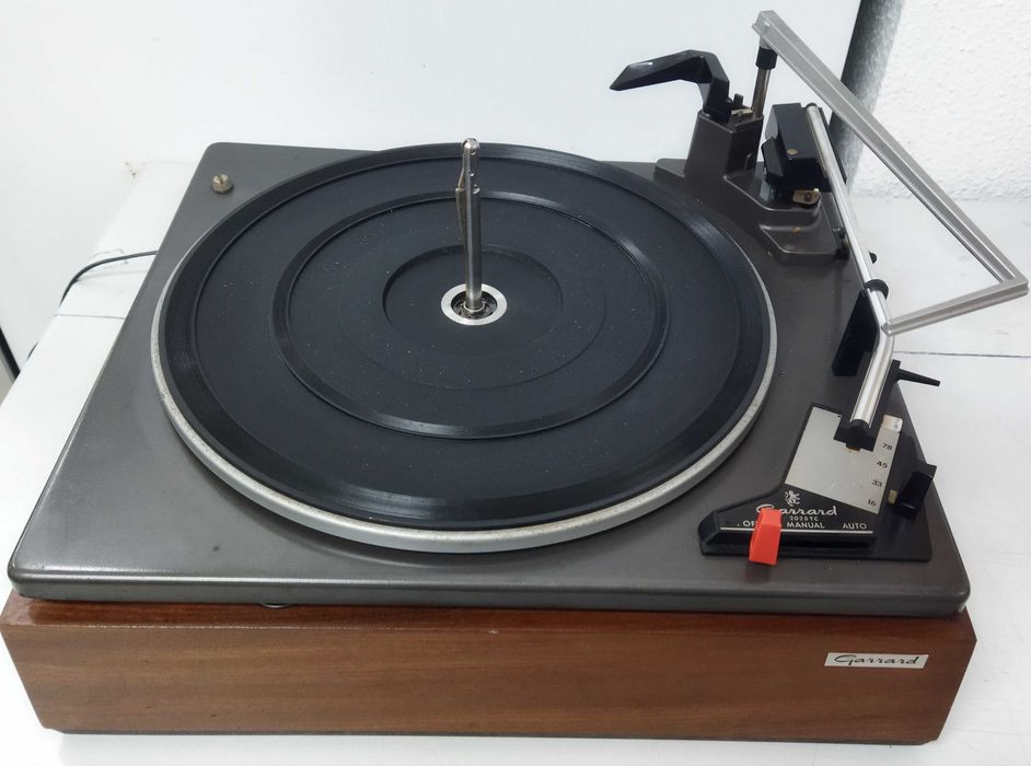 Gira Discos Garrard 2025TC Automatic - A funcionar em pleno