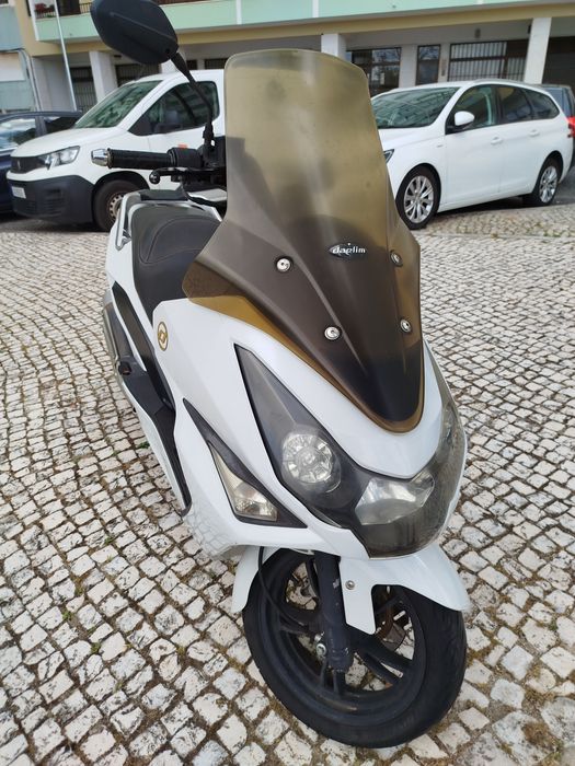 Scooter Daelim S3