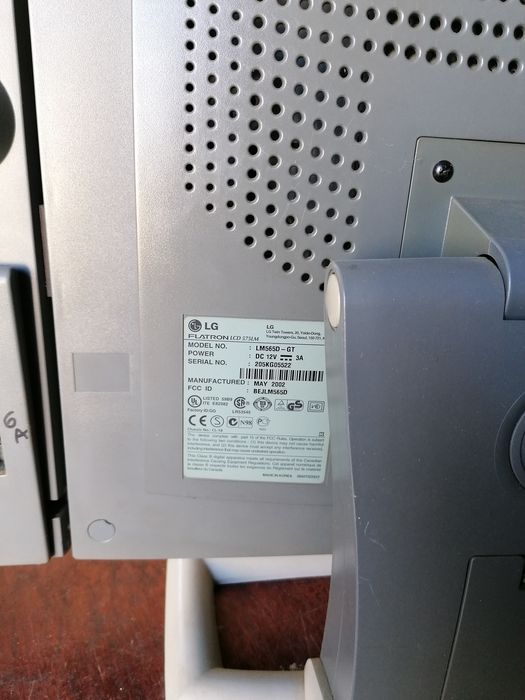 Monitores LCD baratos.