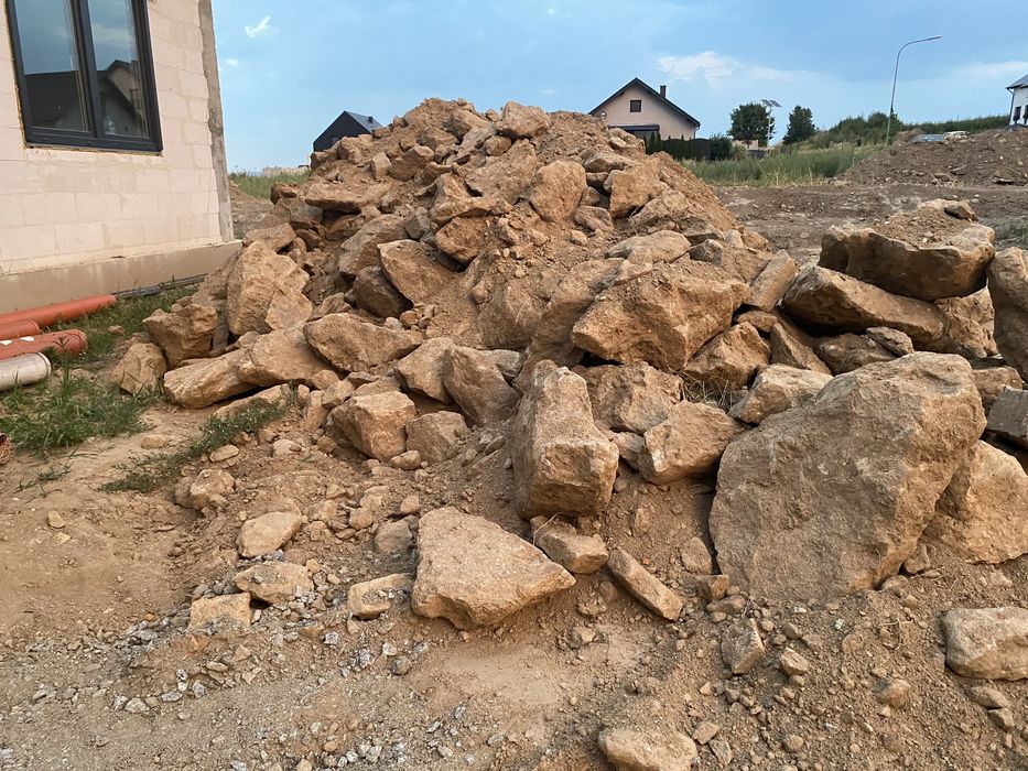 Kamienie na skalniaki lub ogrodzenie
