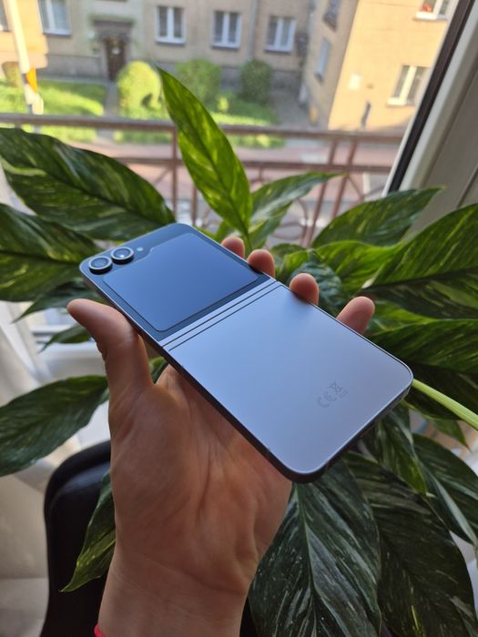 Samsung Galaxy Z Flip 6 256 GB | Stan Bardzo Dobry | Zadbany egzemplarz