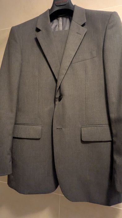 Pierre Cardin Gray Suit Size 50
Very Little Use