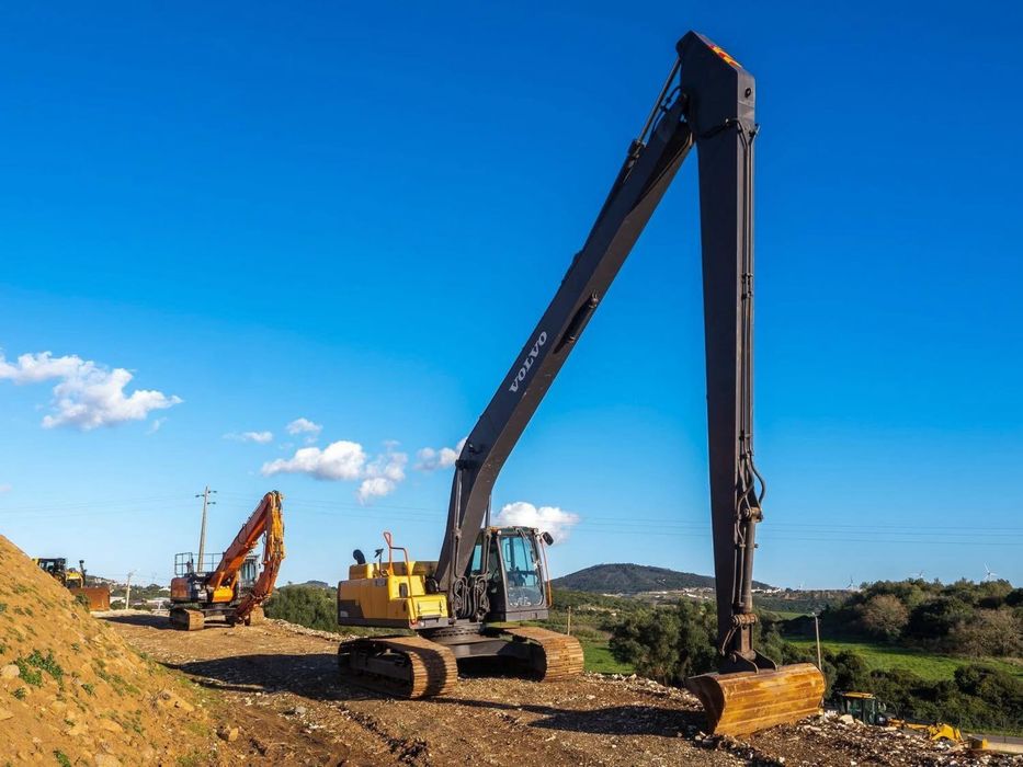 Aluguer Escavadora Giratória Lança Comprida (diversas)