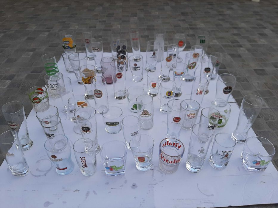 Coleção de 175 copos e canecas