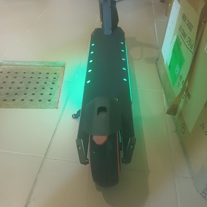 Дитячий електричний самокат з двигуном 150 Вт