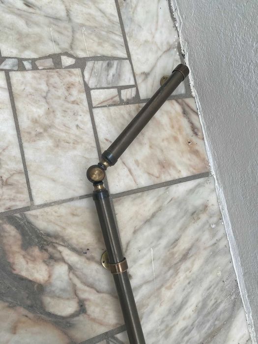 Corrimão em Bronze Escovado – 4,94 m | Elegante e Excelente Estado