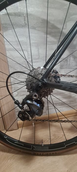 Карбоновий шосейний велосипед Cervelo R3 Disc