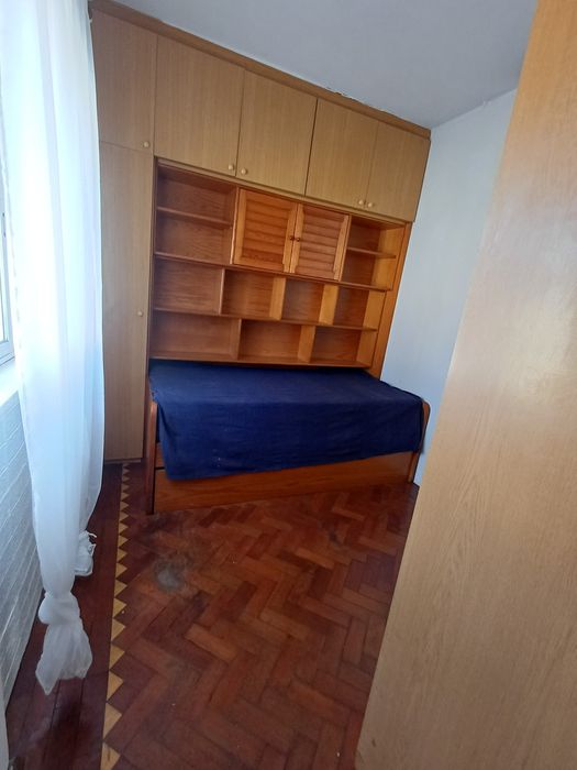 Aluga-se casa T2 e também aluga-se para estudantes