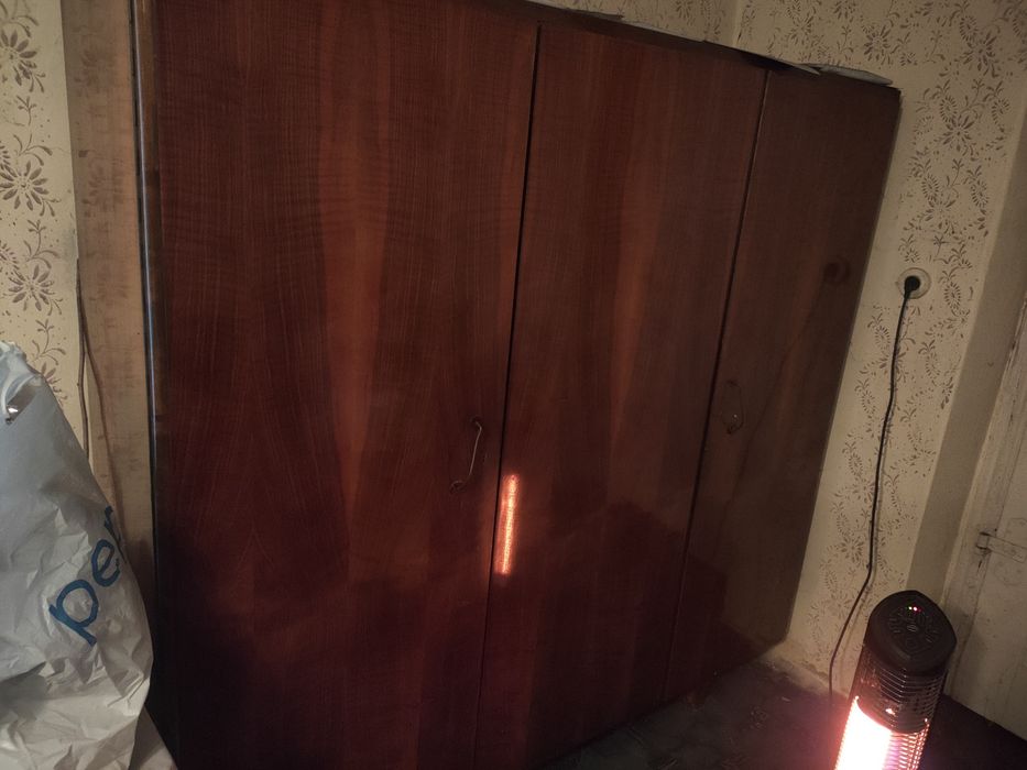 Stara szafa w stanie dobrym bo pójdzie na pszok