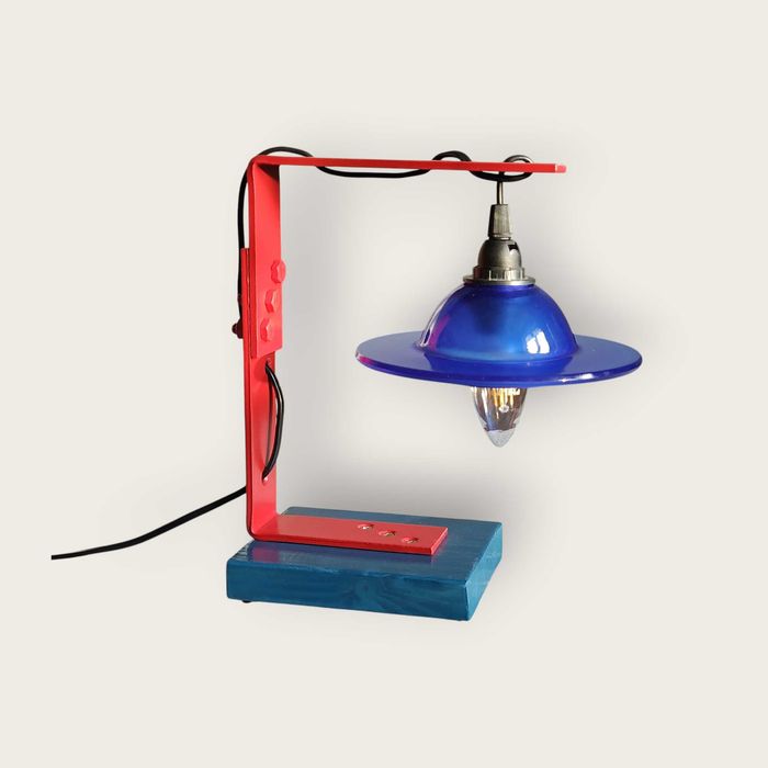 Lampka nocna „UFO”. Świetlny znak z innego wymiaru. Space age.