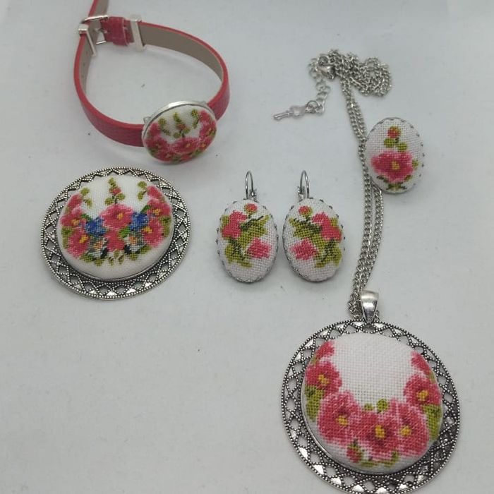 Украшения ручной работы,микровышивка