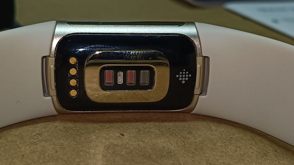 Fitbit Charge 5 zarządzanie stresem i śledzenie zdrowia serca
