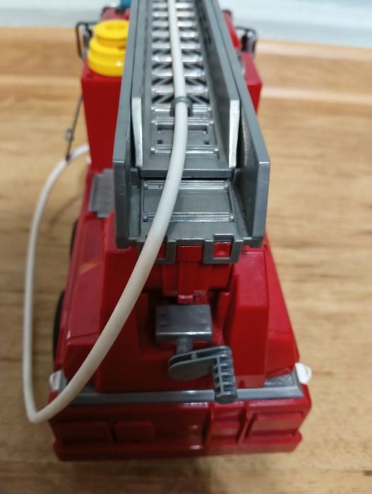 Zabawka wóz strażacki