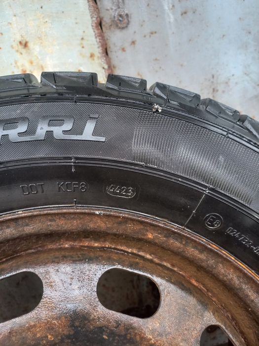 Продам практически новые зимние колеса 195/65  R15.