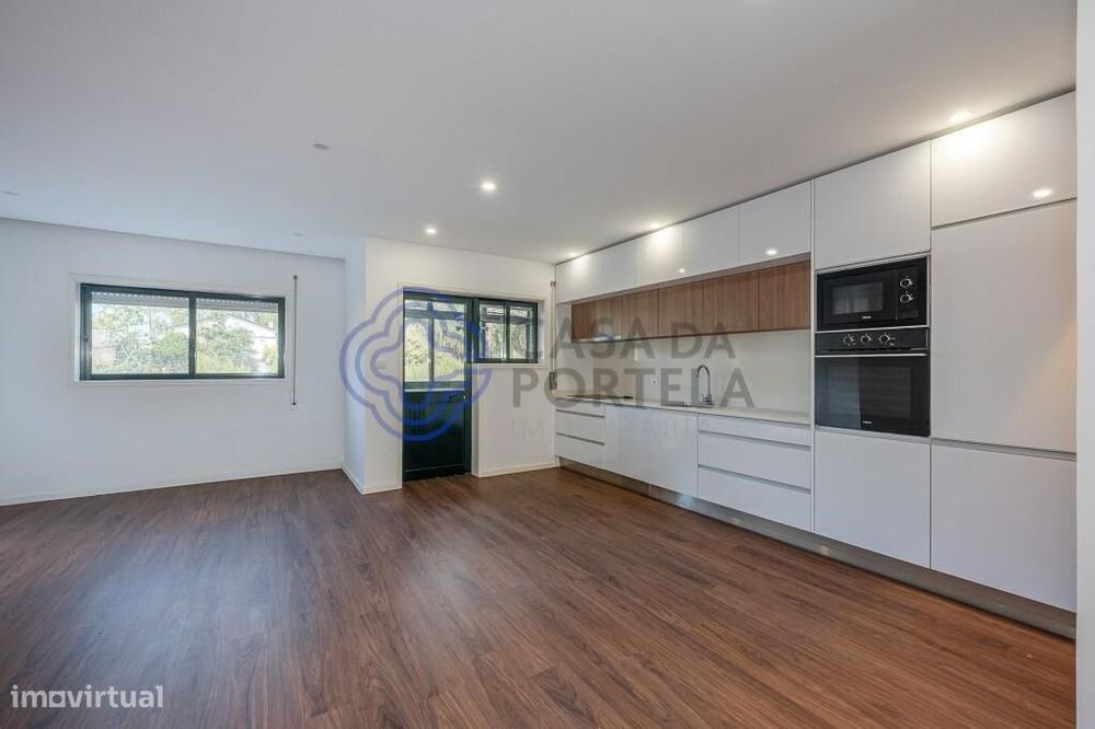 Apartamento T2 Renovado com Box | Vilar de Andorinho