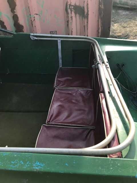 Катер Нептун з мотором віхрь 30Р єл запуск.