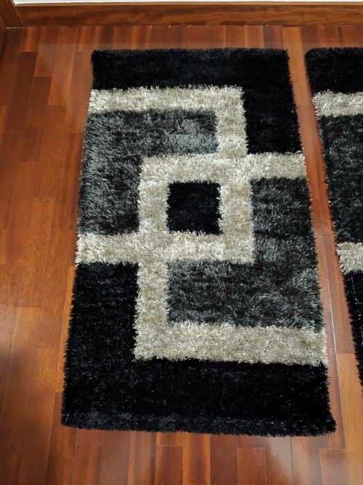 Vendo tapetes de quarto , como  novos, foram lavados e desinfetados.