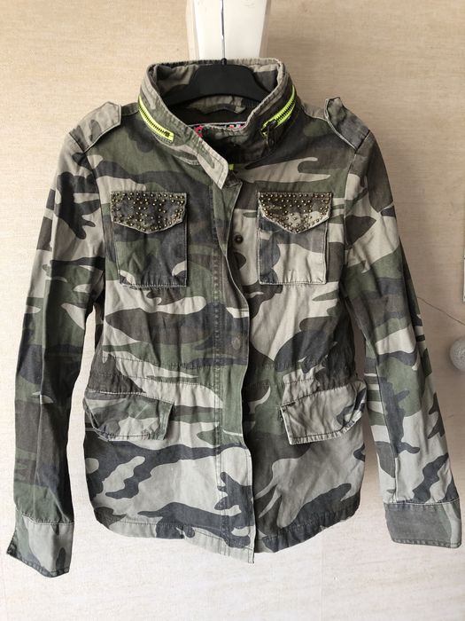 Куртка на дівчинку