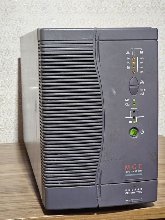 ДЖБ  з підключенням зовнішнього акумулятора MGE Pulsar Extreme 700C