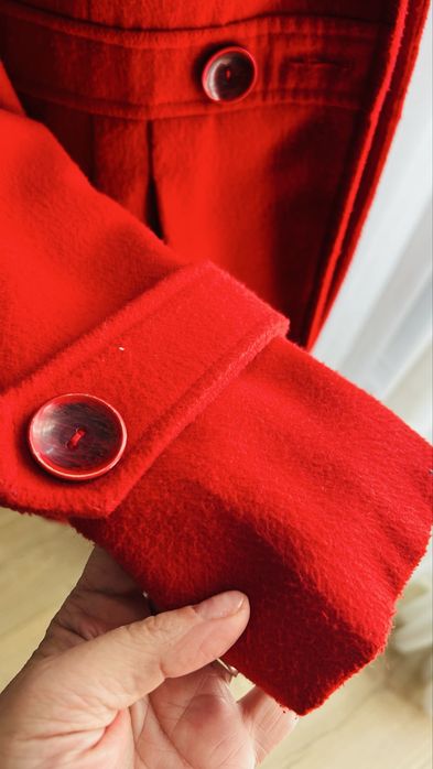 Czerwony płaszczyk 36