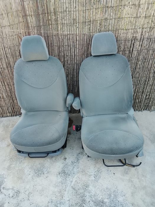 Conjunto de Bancos Citroên C3 Modelo 2002 a 2008 de 5 Portas em Tecido Bom Estado
