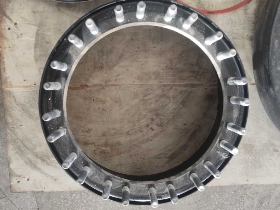 Диски посилені на Хаммер 8.25 x 16.5 GM 24-Bolt Америка. Без ранфлет.