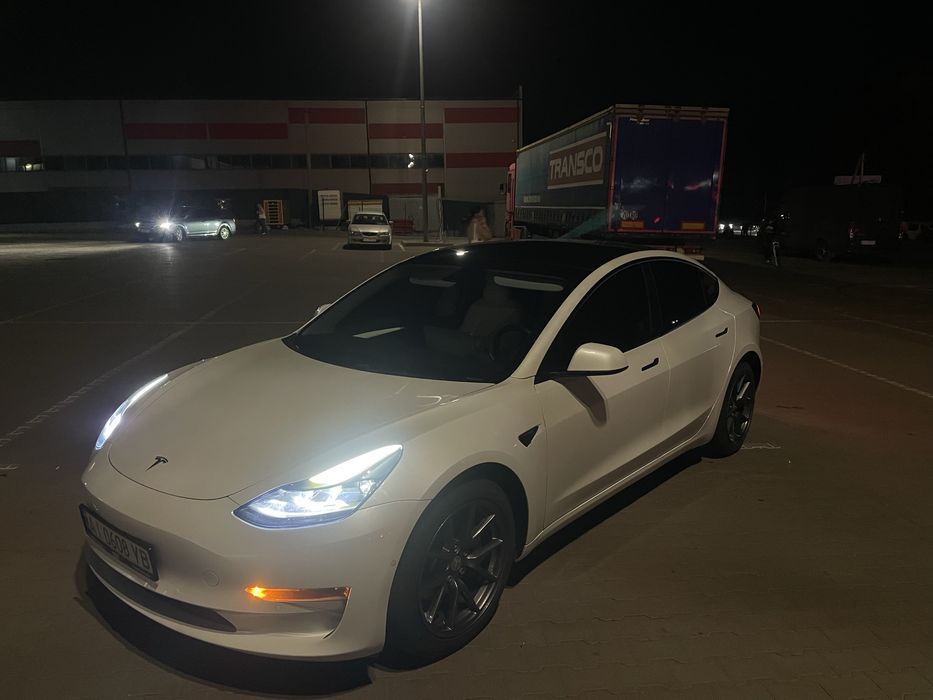 Продам Tesla3, 2021 рік, 87000 км, 17500$