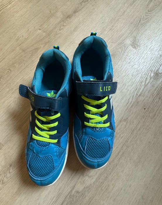 Кросівки в чудовому стані!