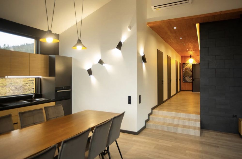 Діючий бізнес, біля Буковеля: 2 котеджі під ключ, із адмініструванням