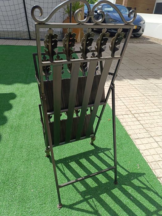 Suporte para revistas e livros