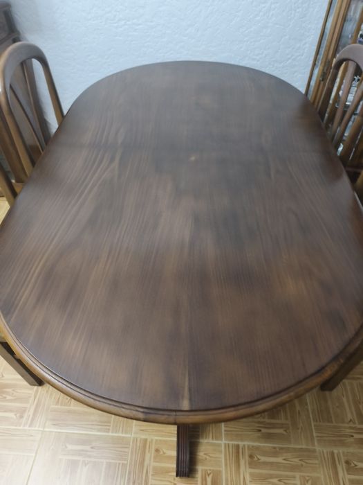 Mesa de sala com 4 cadeiras