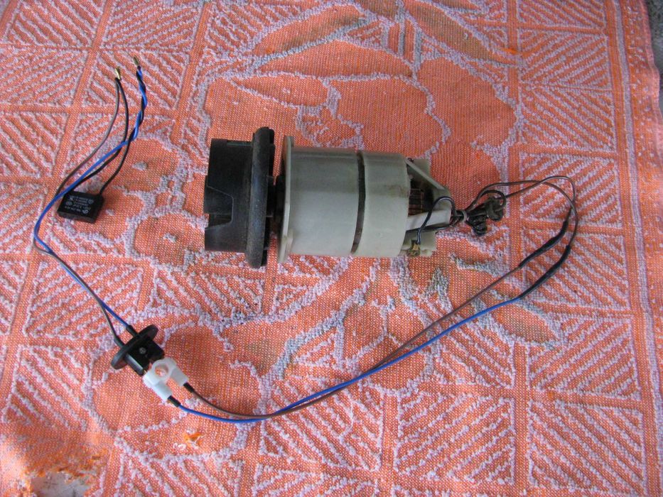 Електродвигун для садового електротримера.