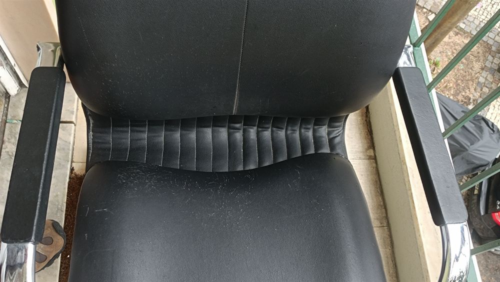 Cadeirão x2 com estrutura em metal