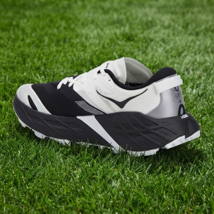 Кросівки жіночі HOKA Speedgoat 7 black/white для трейлу та бігу