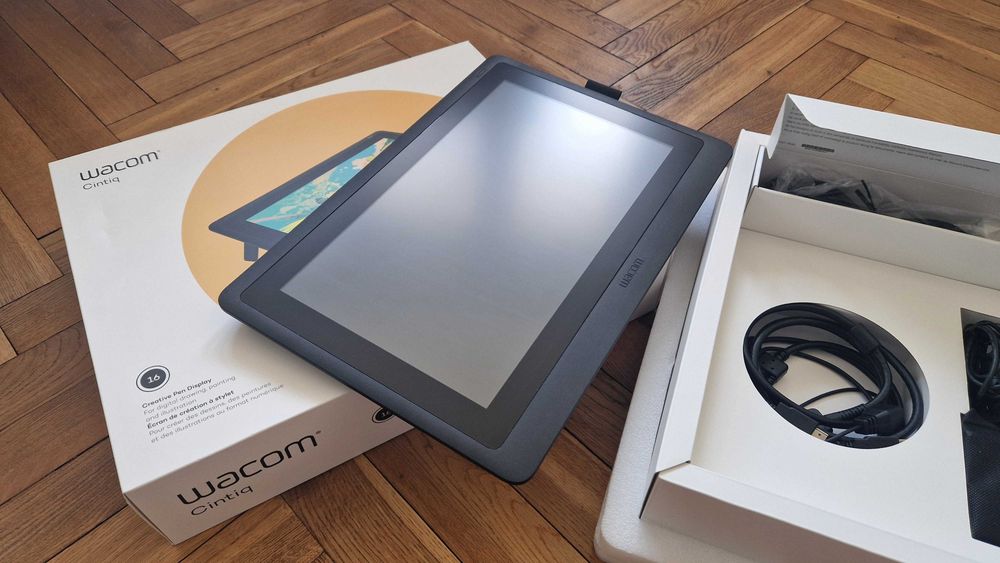 Tablet graficzny WACOM Cintiq 16, stan idealny