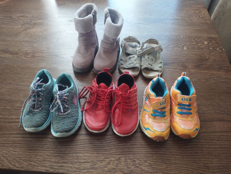 Взуття для дівчинки