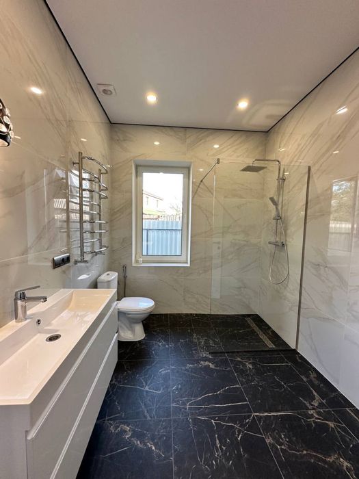 Будинок біля озера з новим ремонтом на 6 сотках. Два види опалення !