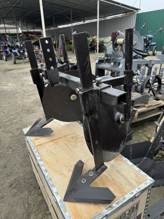 Навісне обладнання для мотоблоку фреза підгортач плуг