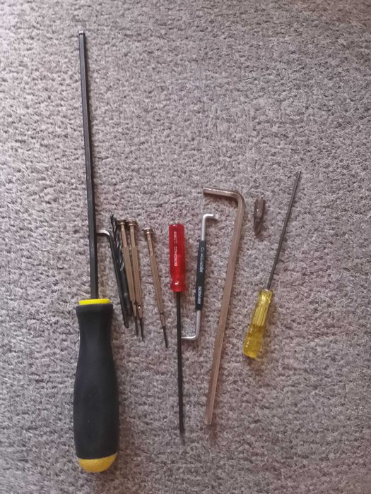 Zestaw narzędzi precyzyjnych i serwisowych | Pilnik, Wkrętaki, Imbusy