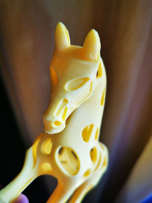 Żółty ażurowy Koń 3d