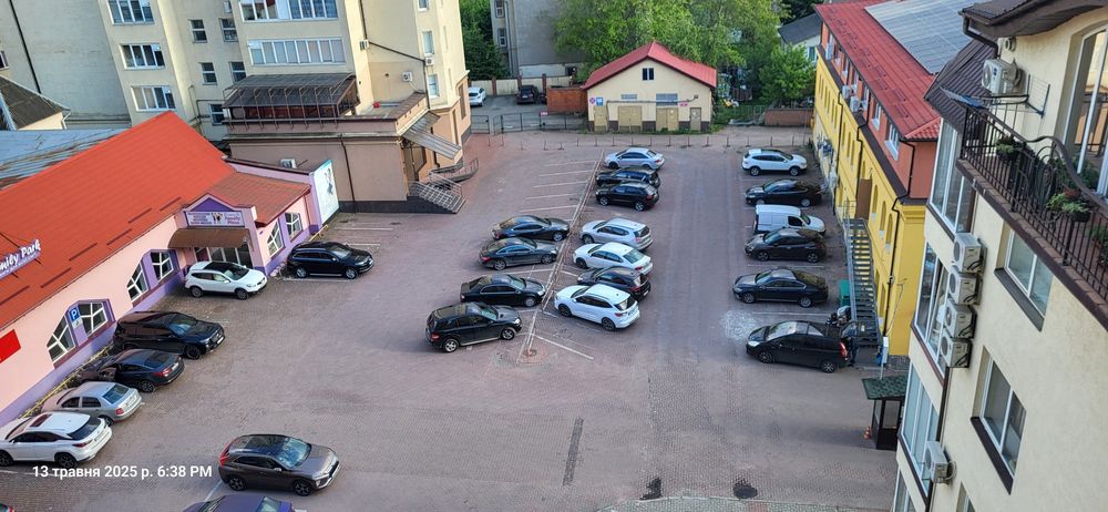Подобово номер Коновальця центр