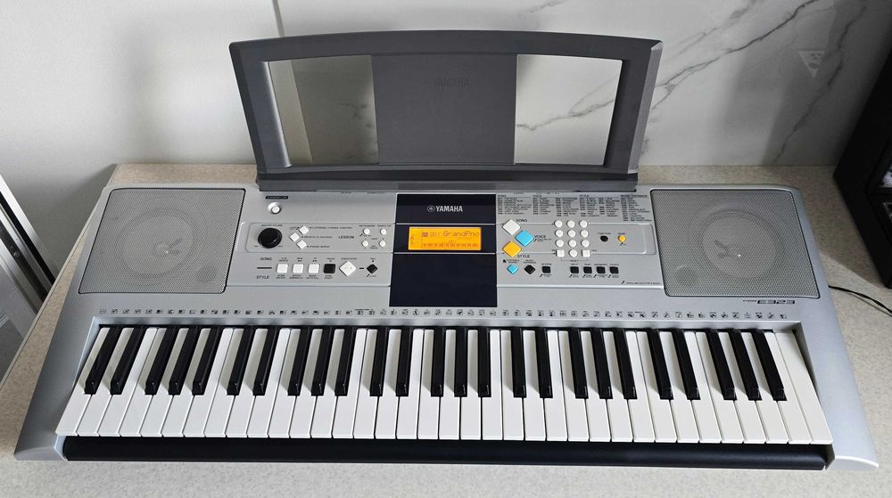 Синтезатор Yamaha PSR-E323 цифровое пианино