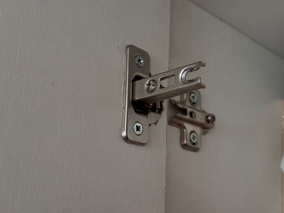 Шкаф двухдверный