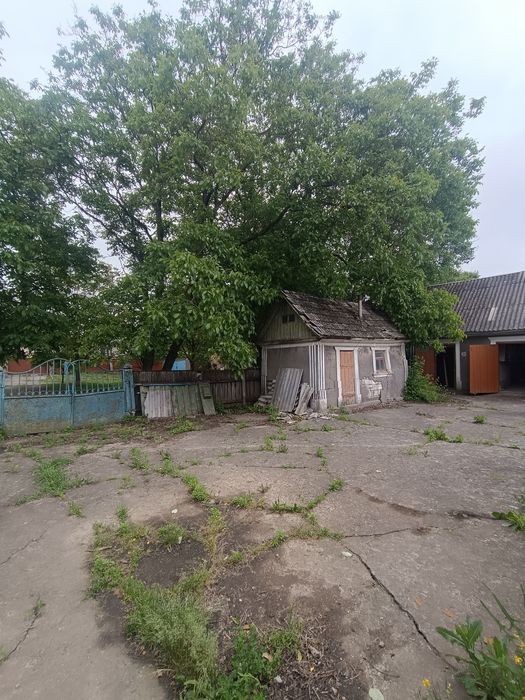 Продаж частини будинку в центрі Довжку