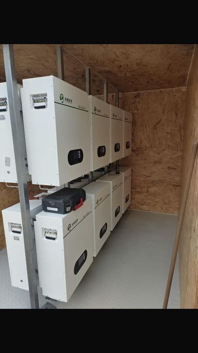 117 painéis, 7 inversões, 15 baterias