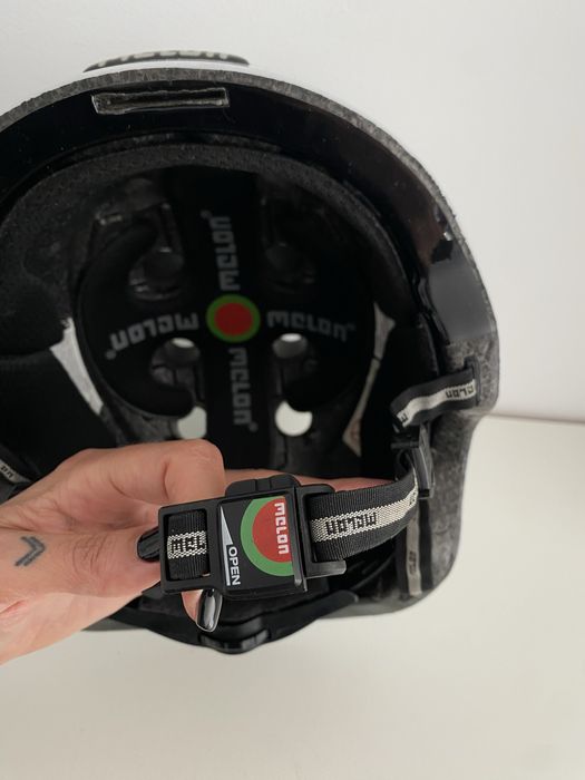 Capacete branco Melon bicicleta