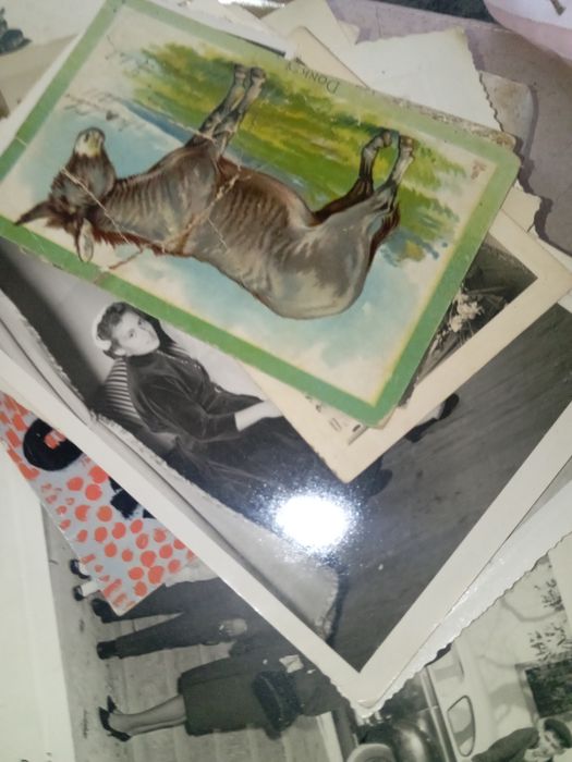 Oote de fotos antigos e tem postais só isto