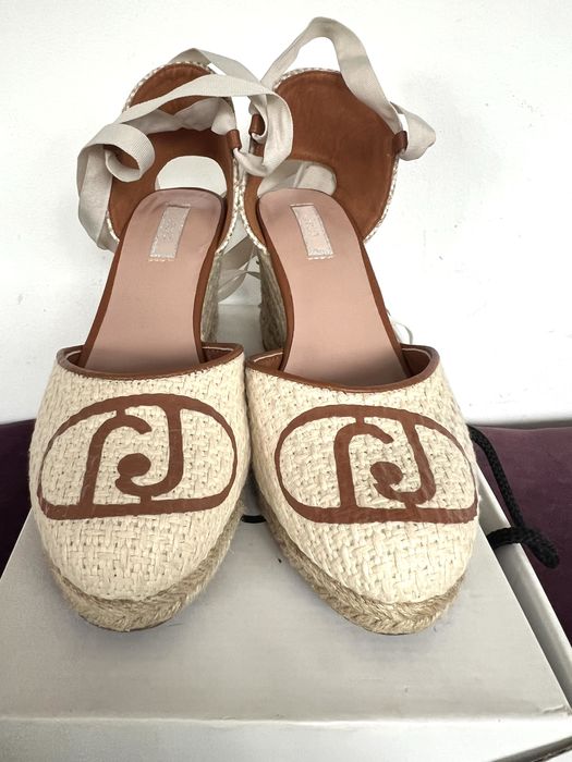 Lju Jo 40 buty na koturnach espadryle beżowe brąz wiązane platformy