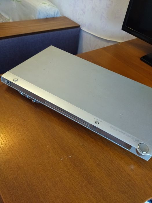 DVD плейер LG продам