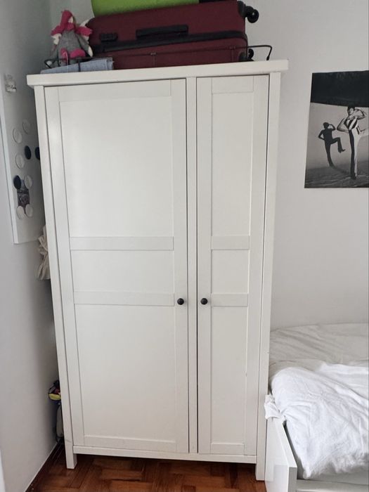 Roupeiro Ikea Hemnes em madeira maciça